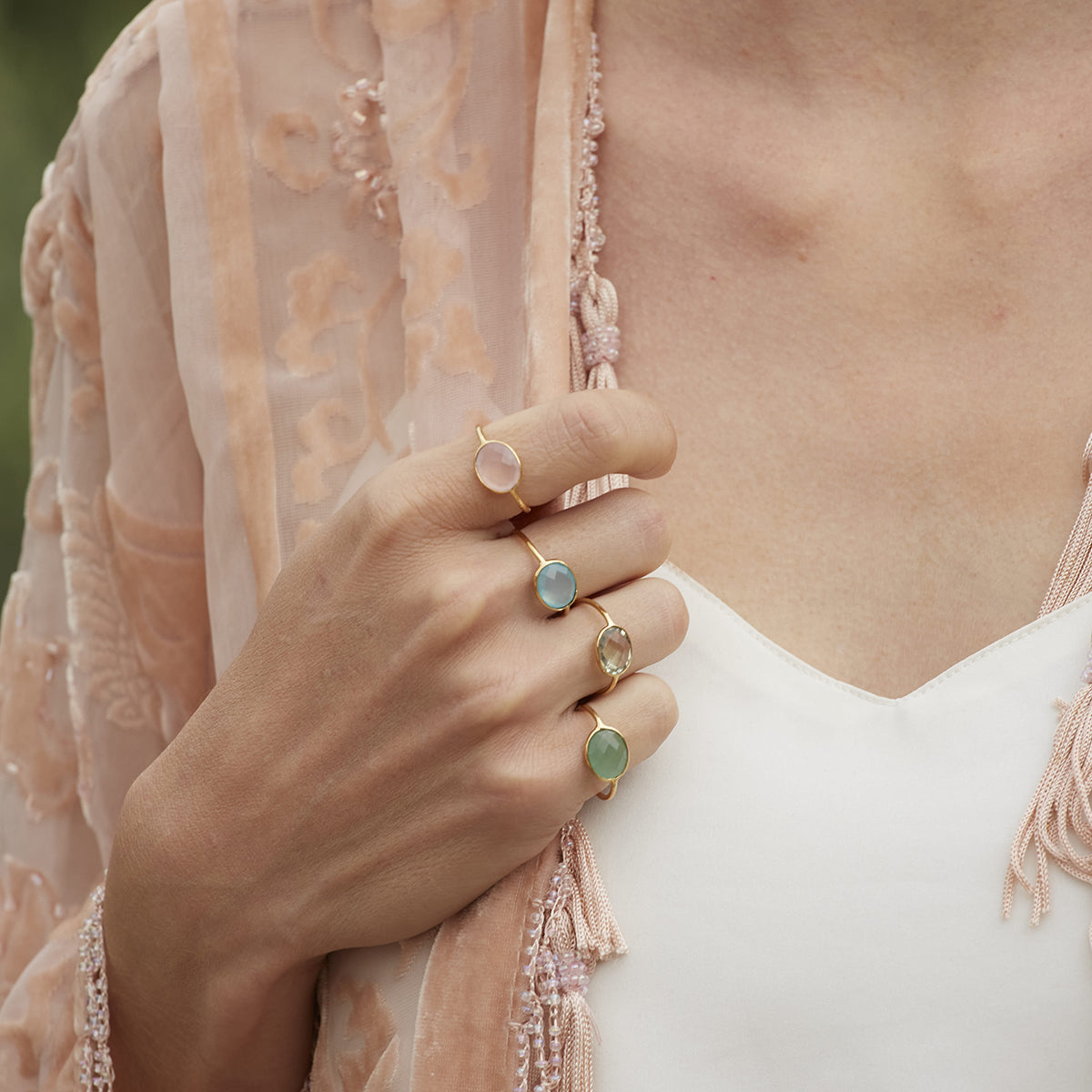 BAGUE SERTI PETIT MODELE CALCEDOINE ROSE